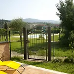 La Loggina Maxi Con 2 Giardini Recintati Privati Apartment